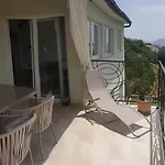 Mia 2