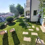 Mia 2 *
